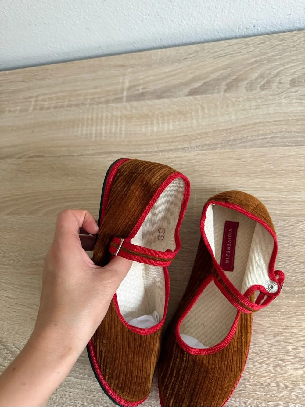 ViBi VENEZiA Mary Jane Corduroy Velvet Furlana Flats Sz 39/9